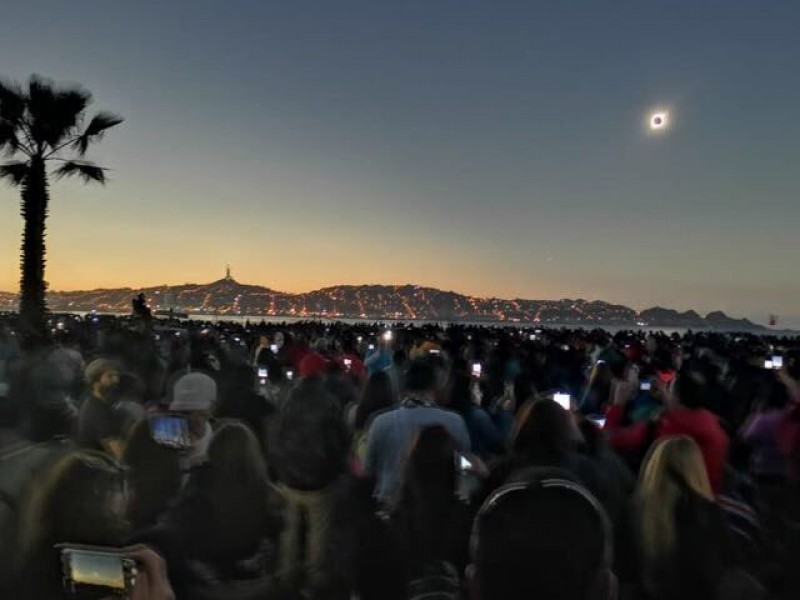 Eclipse solar oscureció cielo chileno durante dos minutos