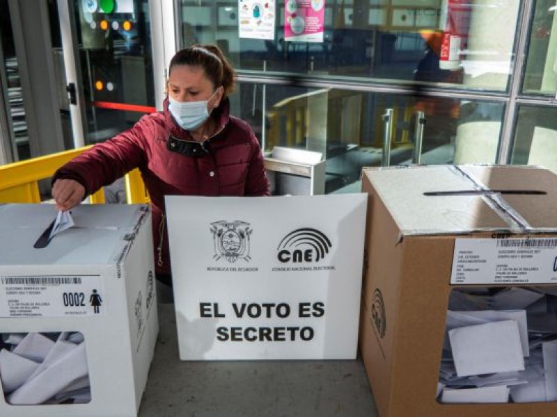 Ecuador termina jornada electoral para elegir Presidente