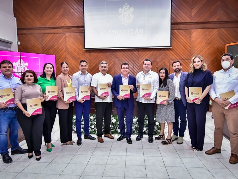 Edgar González presenta su primer informe de gobierno ante cabildo