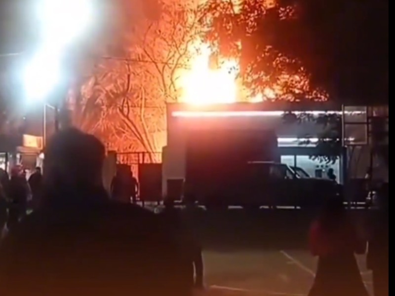 Edil de Zapotitlán causa incendio en una zona federal