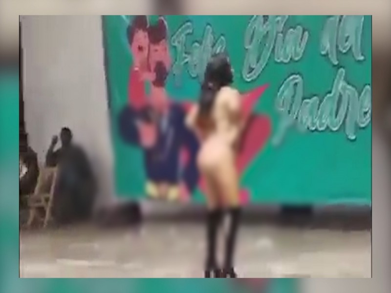 Edil huehueteco realiza table dance por día del padre