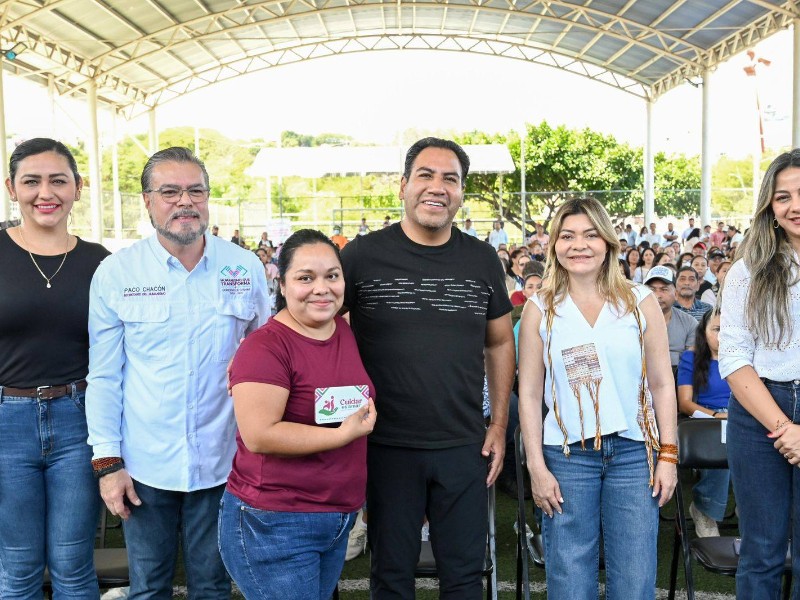 Eduardo Ramírez entrega apoyos de Cuidar es Amar, reconoce a personas cuidadoras