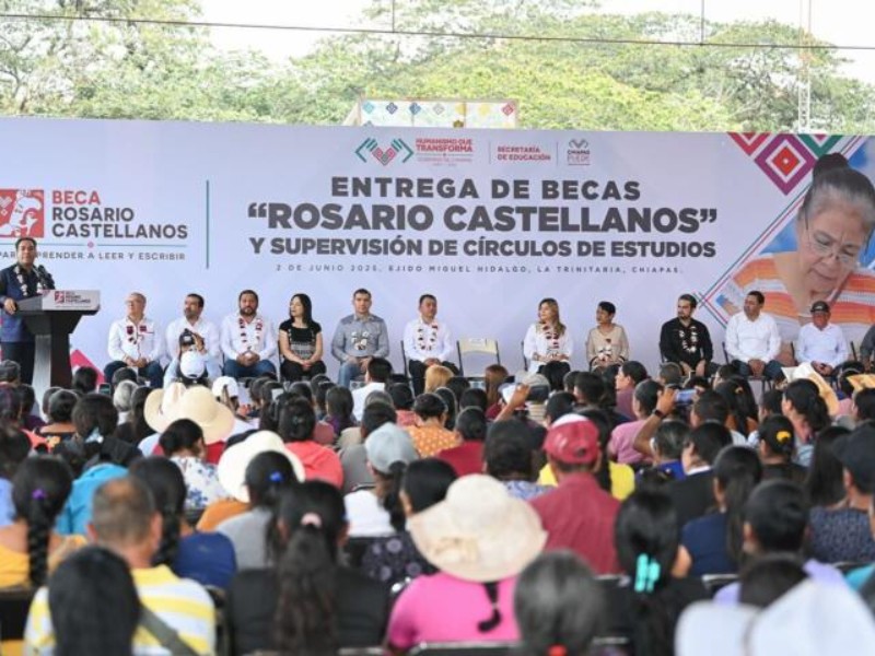 Eduardo Ramírez entrega becas y supervisa círculos de estudio