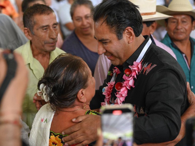 Eduardo Ramírez  fortalece educación, agricultura y salud en Chiapilla