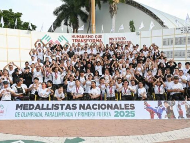 Eduardo Ramírez reconoce a atletas de Olimpiada, Paralimpiada y Primera Fuerza