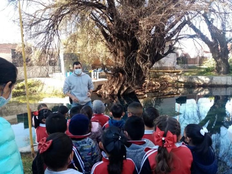 Educan en el cuidado del agua a niños de Tangancícuaro 