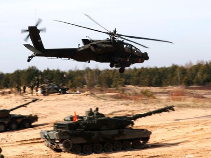 EEUU enviará más vehículos blindados, artillería y helicópteros a Ucrania
