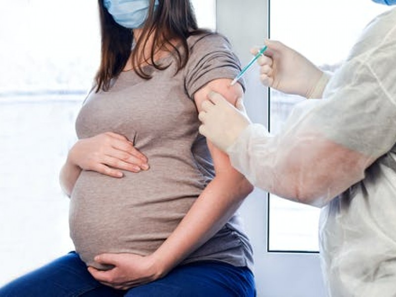 EEUU exhorta a embarazadas vacunarse contra Covid-19