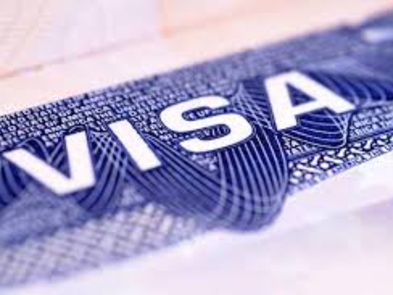 EE.UU. impone restricciones de visa a familias y colaboradores de narcos