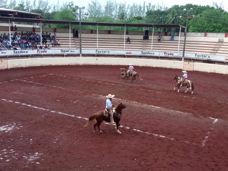 Efectúan charreada con causa