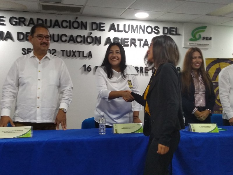 Egresan estudiantes de prepa abierta del COBACH