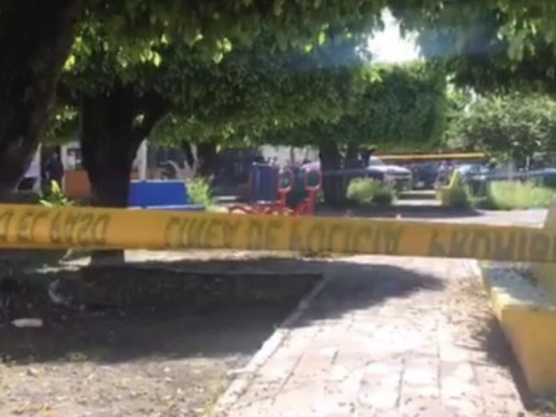 Ejecutan a 2 hombres en parque público