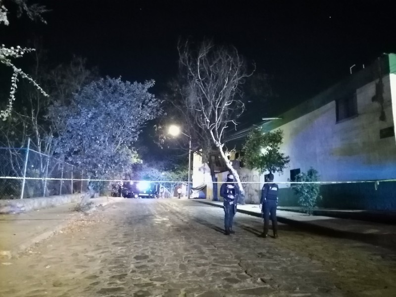 Ejecutan a dos en Guadalajara; otro queda herido