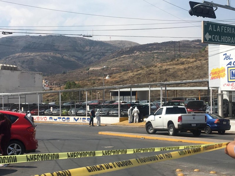 Ejecutan a hombre en avenida universidad