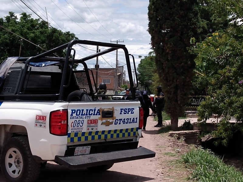 Ejecutan a hombre y lesionan otro en el Divisador