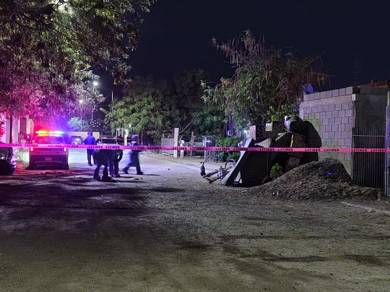 Ejecutan a hombre y mujer en Los Pinos