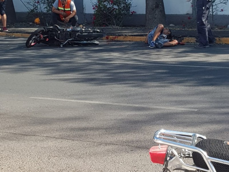 Ejecutan a jóvenes motociclistas en Av. Faja de Oro