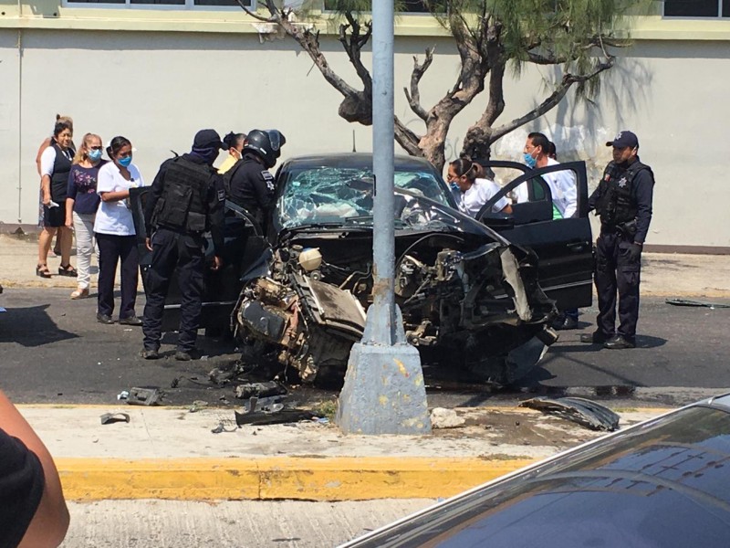 Ejecutan a masculino a bordo de su vehículo