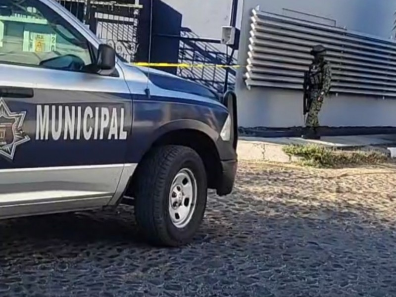 Ejecutan a Policía Estatal es estacionamiento de restaurante