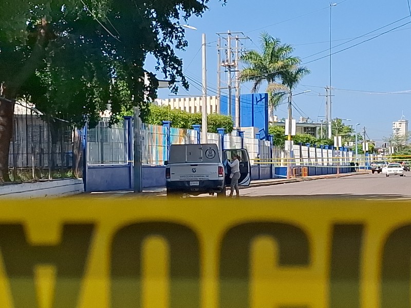 Ejecutan a policía municipal frente a preparatoria de la UAS en Culiacán