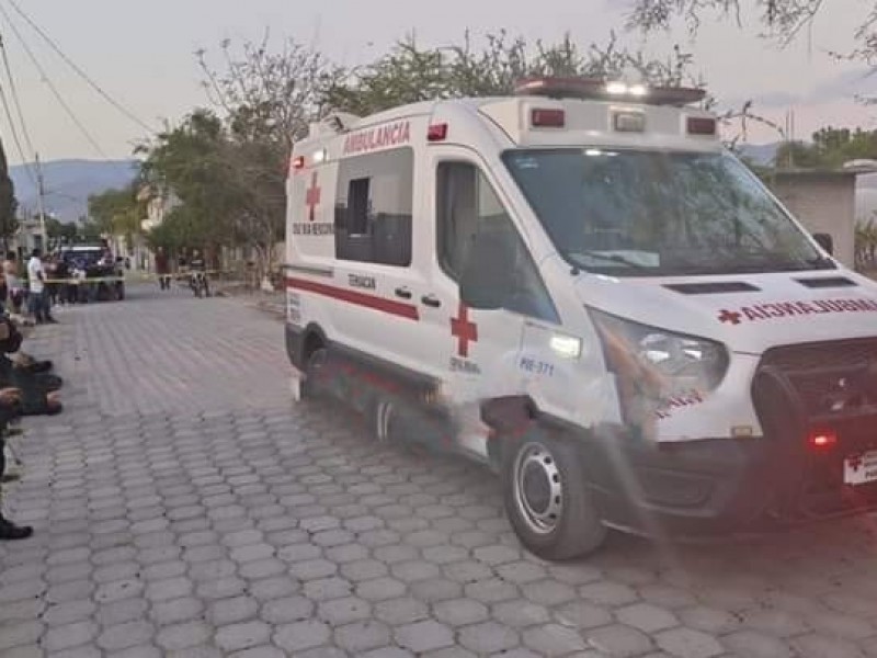 Ejecutan en calles de Acatlán de Osorio a hombre