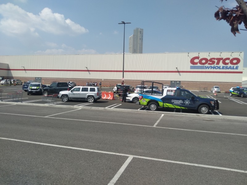 Ejecutan en estacionamiento de COSTCO a abogado poblano