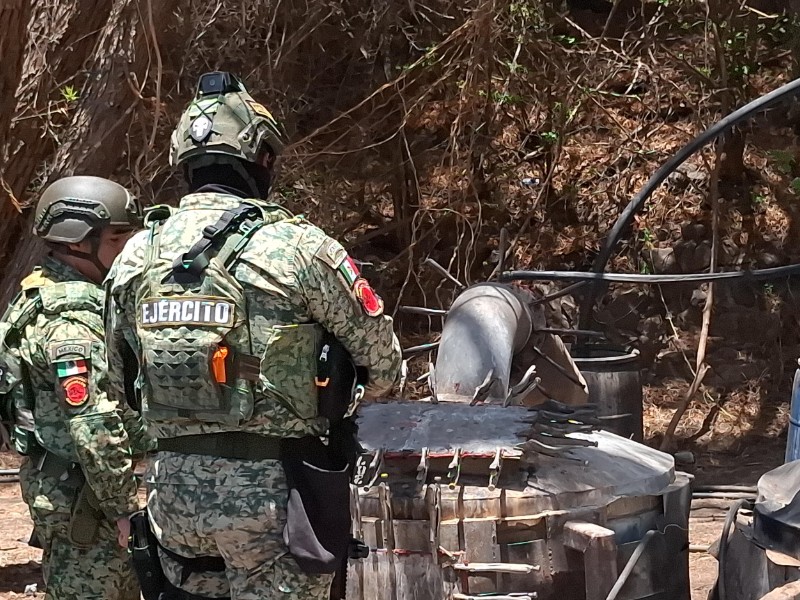 Ejército desmantela centros de producción de metanfetamina en Culiacán