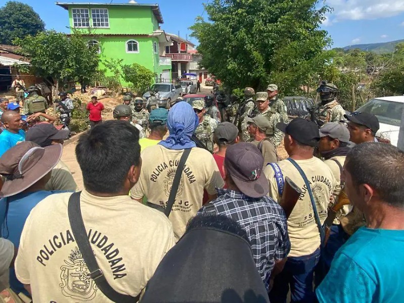 Ejército intenta desarmar a policías de la UPOEG en Tecoanapa