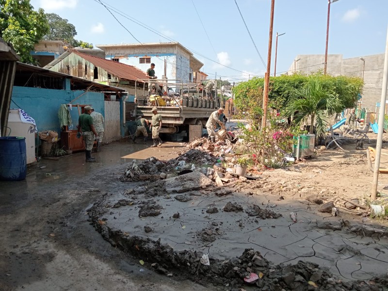 Ejército Mexicano continúa labores de auxilio en Álamo tras inundaciones Ejército Mexicano continúa labores de auxilio en Álamo tras inundaciones