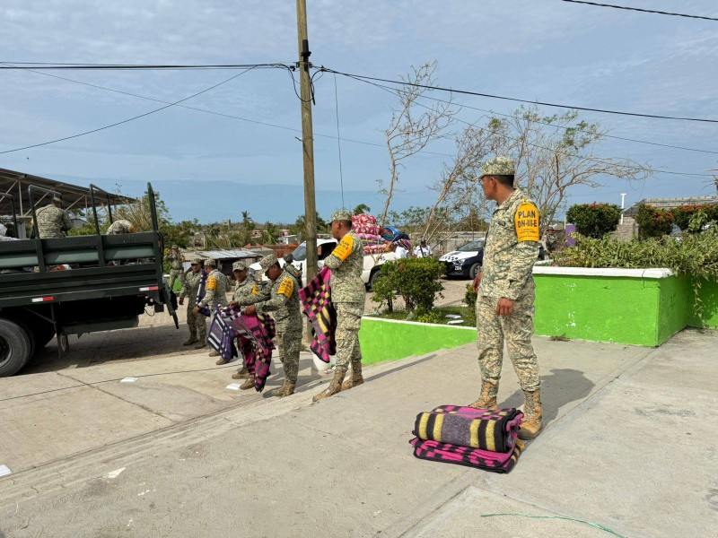 Ejército Mexicano realiza repartición de colchonetas a población afectada en Oaxaca