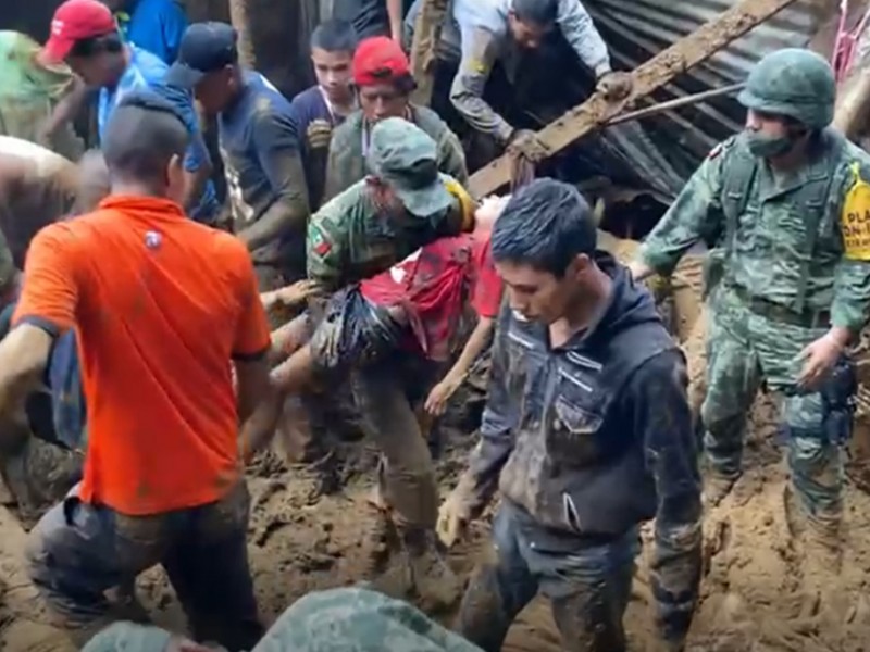 Ejército rescata a menor de vivienda sepultada en lodo