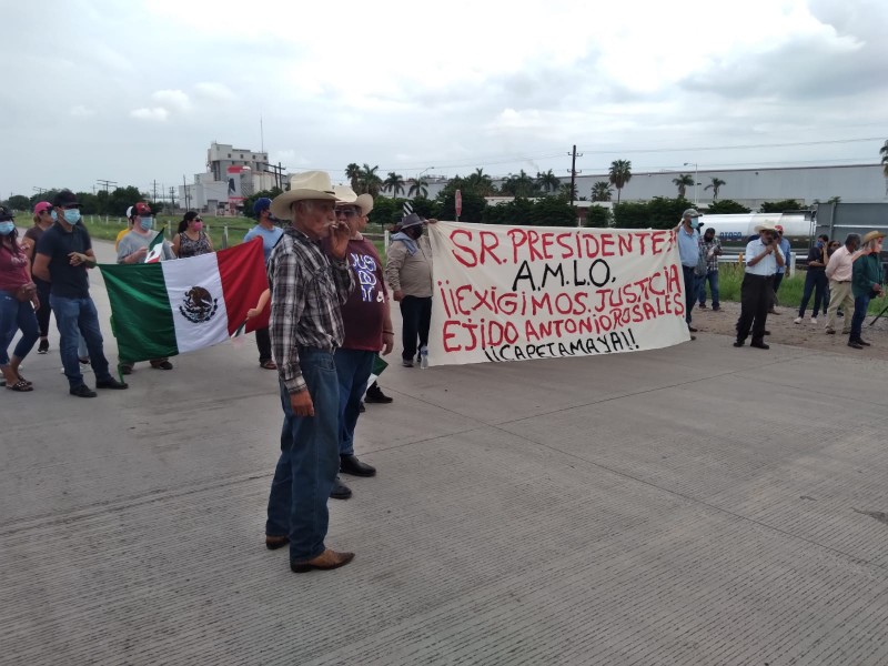 Ejidatarios bloquean carretera internacional en Navojoa exigiendo justicia