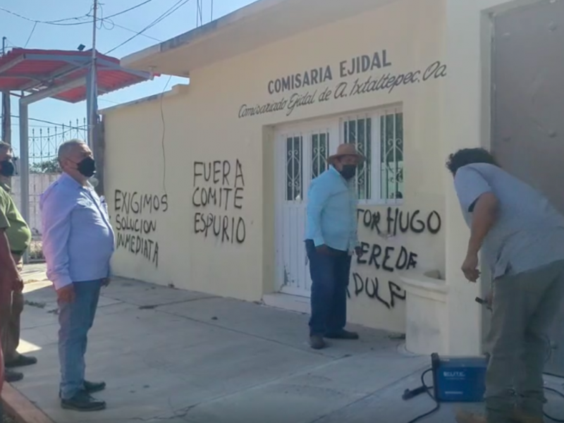 Ejidatarios de Ixtaltepec realizan pintas en la Casa Ejidal