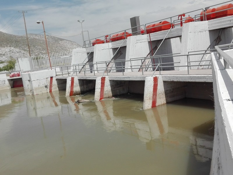 Ejidatarios denuncian “acaparamiento” de agua de riego.