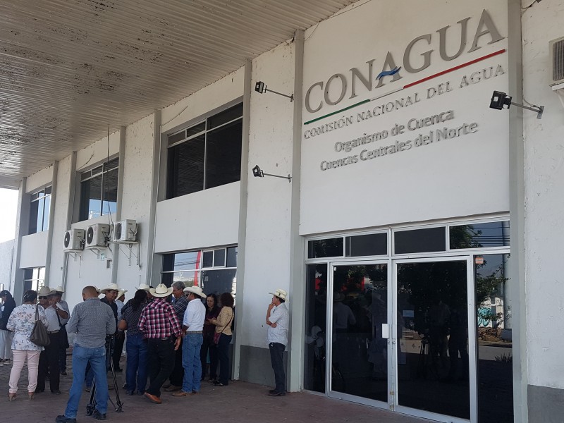 Ejidatarios liberan oficinas de Conagua