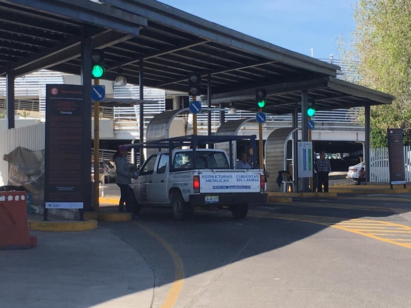 Ejidatarios mantienen control de estacionamiento en Aeropuerto