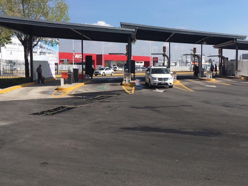 Ejidatarios mantienen toma de estacionamiento en Aeropuerto