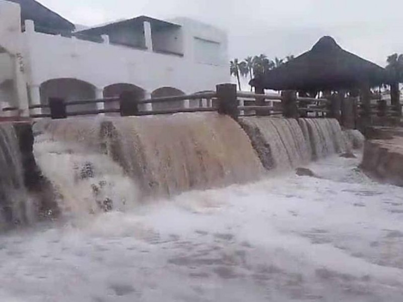 Ejidos incomunicados y carreteras desechas dejan lluvias en la región