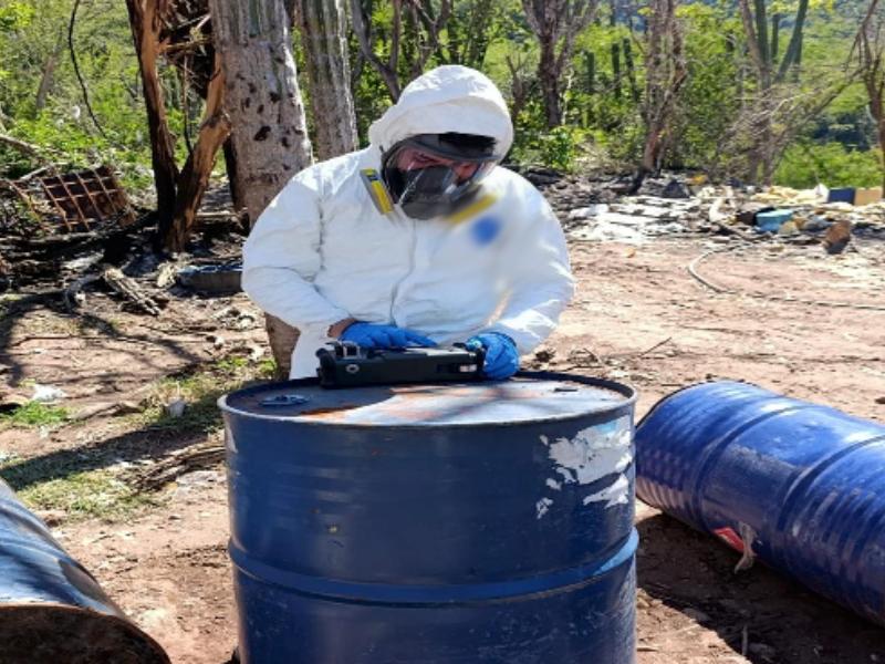 Ejército destruye sustancias para producir metanfetamina en Culiacán
