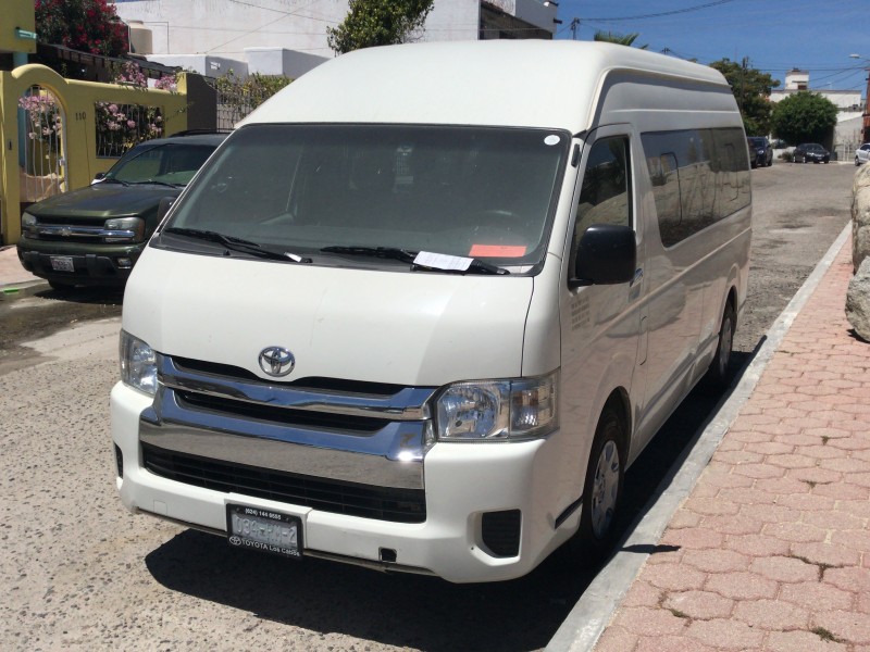 El 100% de las unidades del transporte turístico están paradas