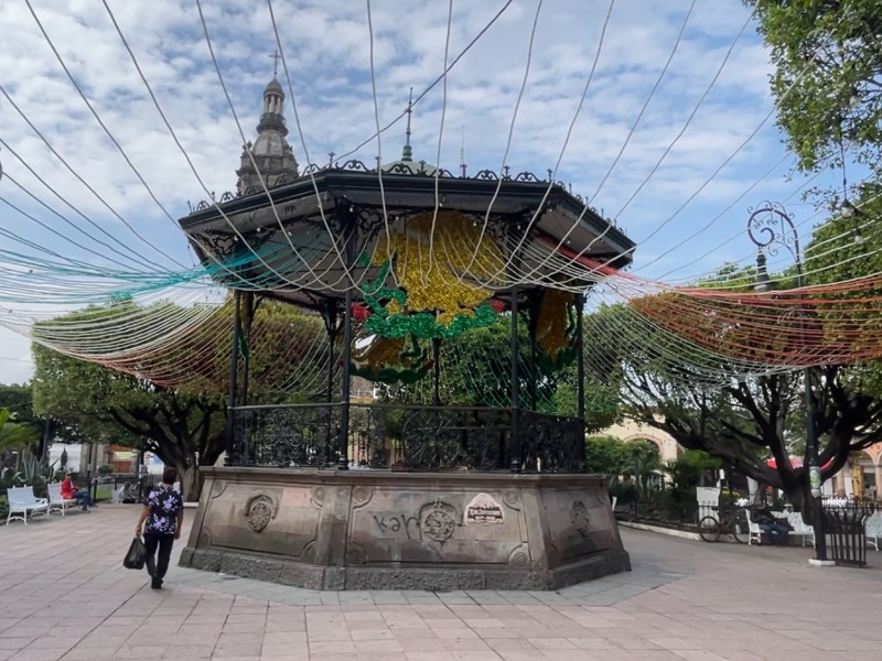 El centro histórico se viste de colores patrios