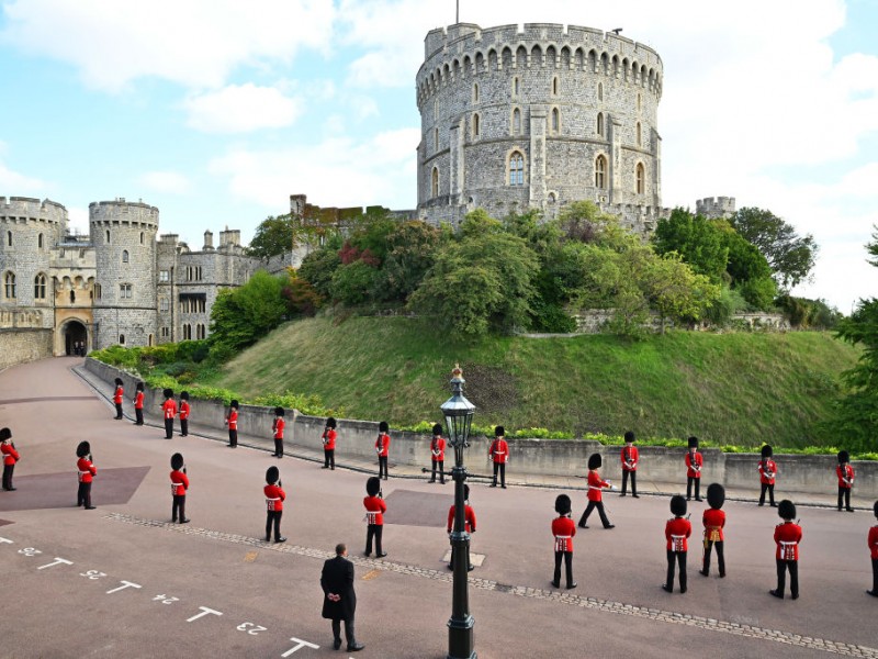 El féretro de Isabel II llega al castillo de Windsor