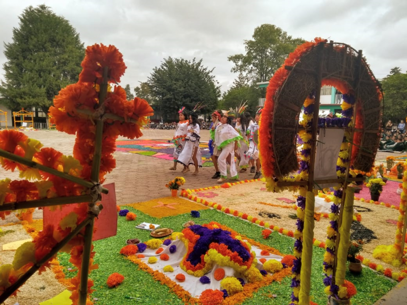 Alumnos celebran festival de la Calaverita