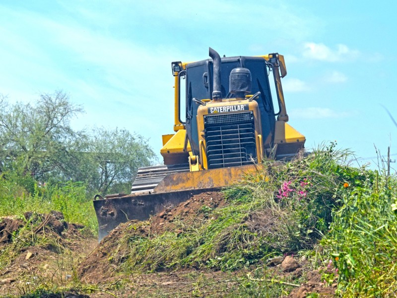 El Fuerte: Limpian carretera que conduce a la UAdeO