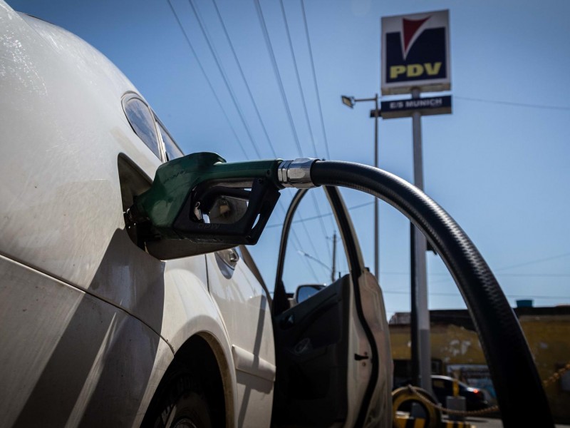 El Gobierno de Venezuela planea aumentar producción de gasolina