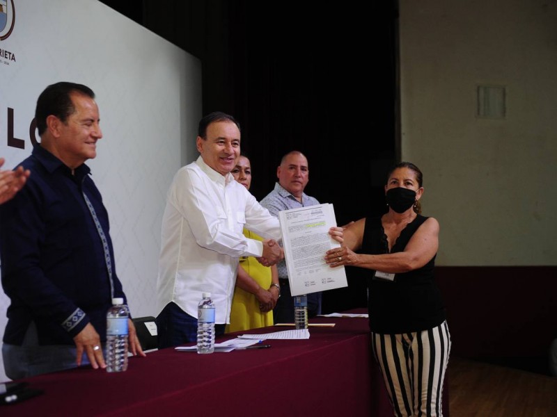 El Gobierno estatal hace entrega de títulos de propiedad