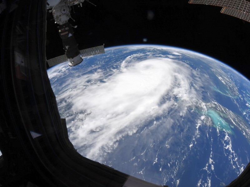 El huracán Laura visto desde el espacio