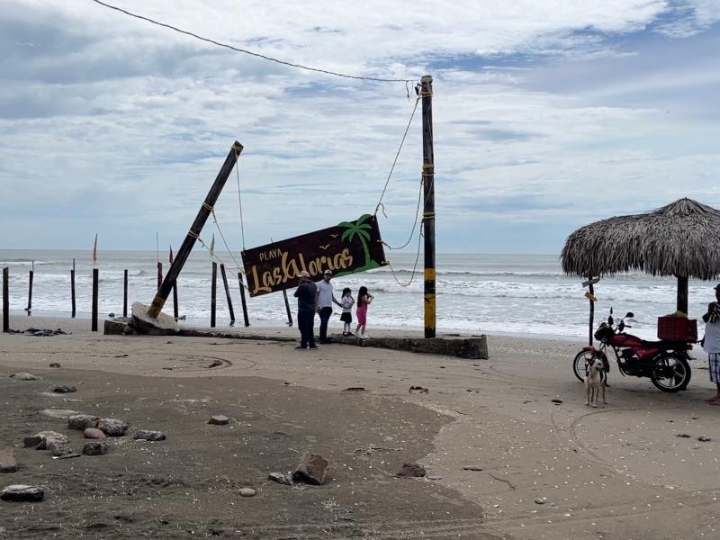 El mar golpea nuevamente a Playa Las Glorias; comunidades pesqueras en riesgo