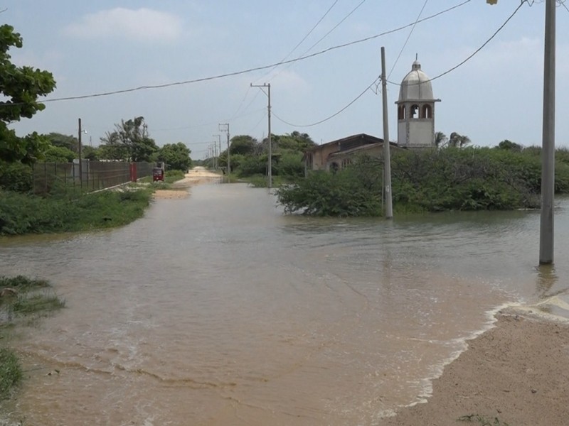 El mar inunda otra vez  en San Mateo del Mar