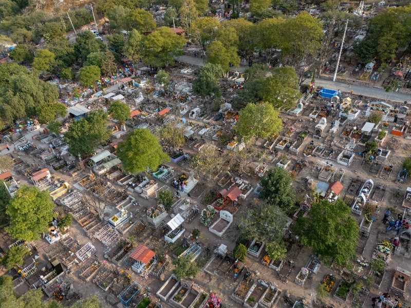 El Marqués espera 125 mil visitantes en panteones El Marqués espera 125 mil visitantes en panteones